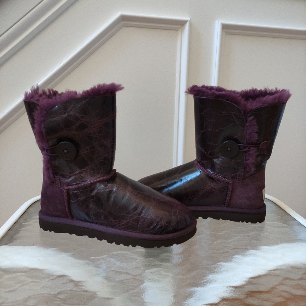 New Without Box Ugg Krinkle Bailey Button Sheepsk… - image 2